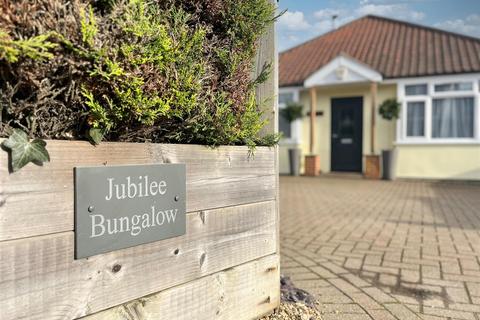 Jubilee Bungalow Grove Hill, Belstead, Ipswich, IP8 3LU