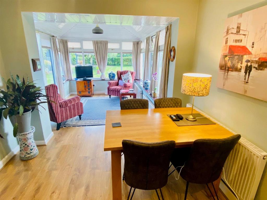 Grassthorpe Road, Normanton on Trent, Newark 3 bed detached bungalow