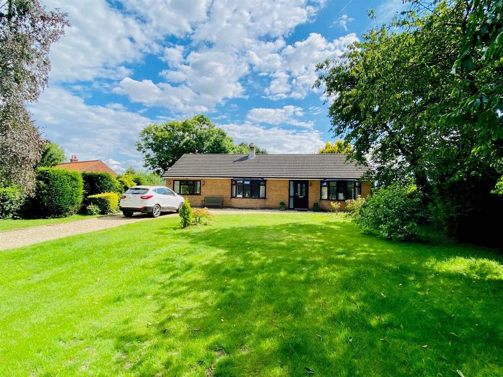 Grassthorpe Road, Normanton on Trent, Newark 3 bed detached bungalow