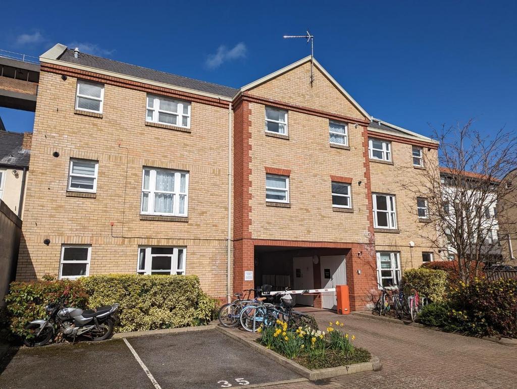 Coronation Street, Cambridge CB2 1 bed flat £1,175 pcm (£271 pw)