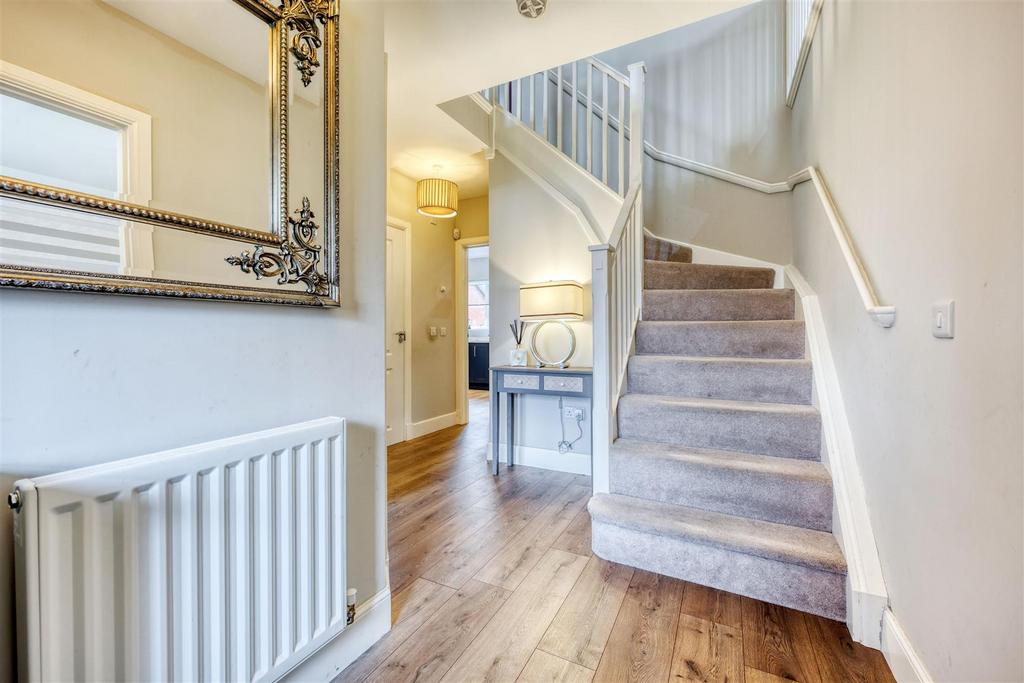 Dunlop Crescent, Stepps, Glasgow 5 bed detached house for sale £415,000