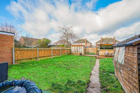 4 bedroom semi-detached house for sale - Russell Way, Leighton Buzzard