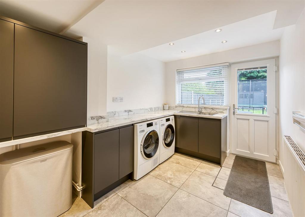 89 Redhouse Road-laundry.jpg