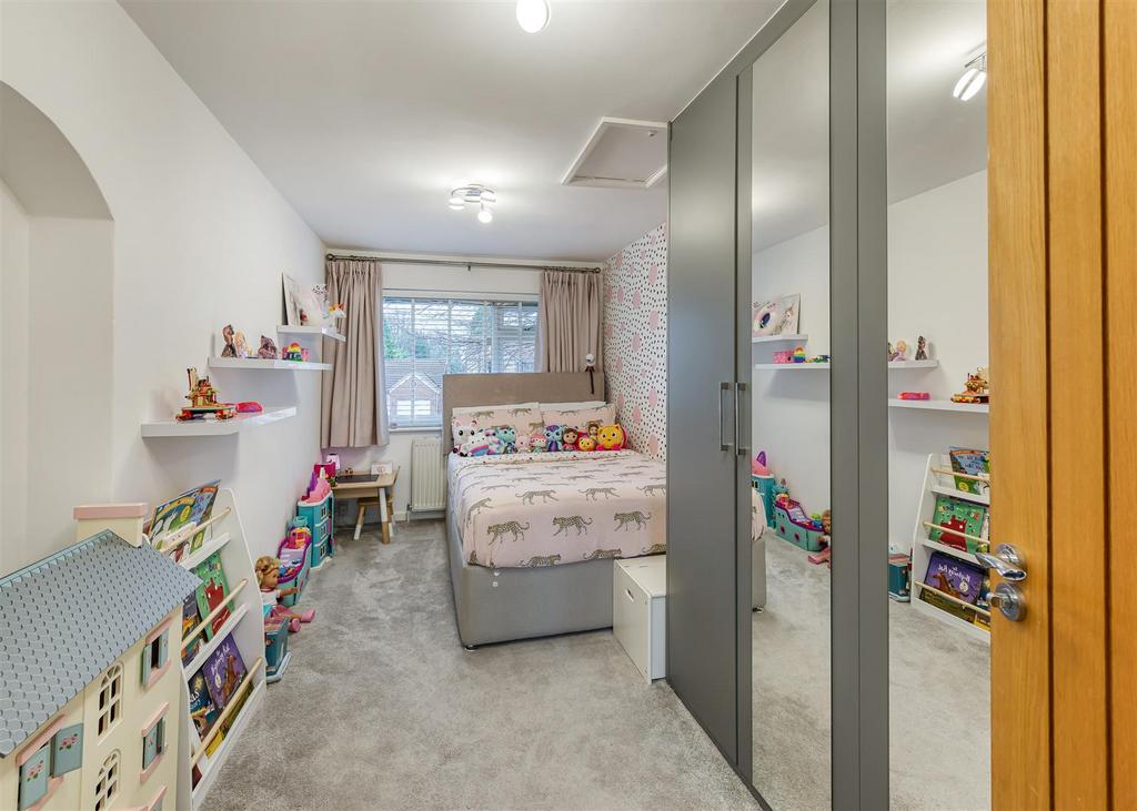 89 Redhouse Road-bed1.jpg
