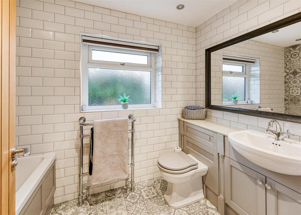 89 Redhouse Road-bathroom.jpg