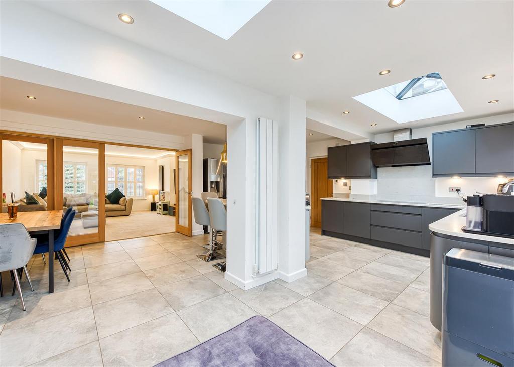 89 Redhouse Road-kitchen4.jpg
