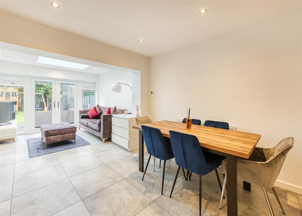 89 Redhouse Road-kitchen1.jpg