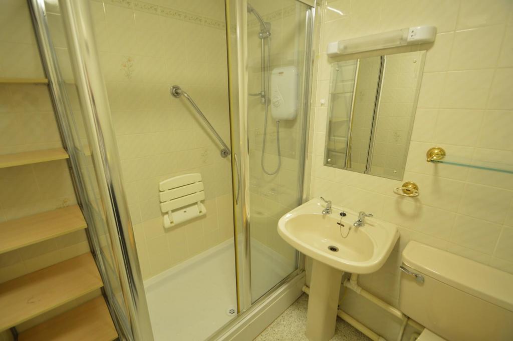 Hedingham Place shower.JPG