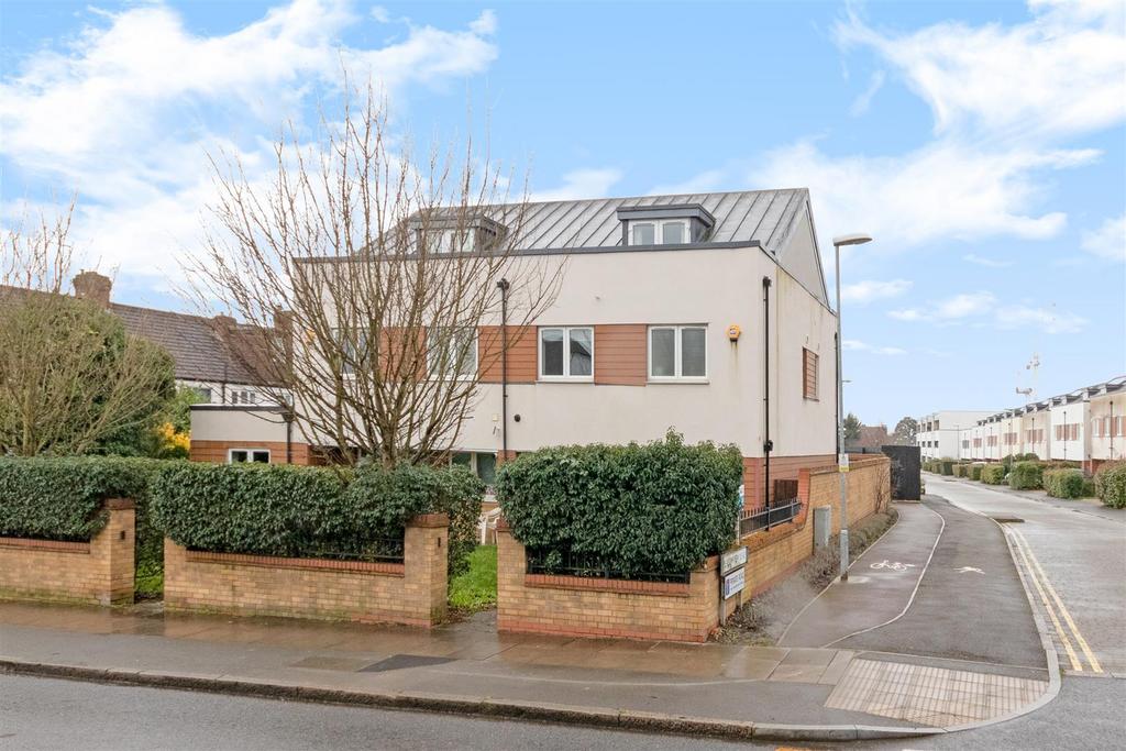 Grand Drive, Raynes Park SW20 4 bed semidetached house for sale £840,000