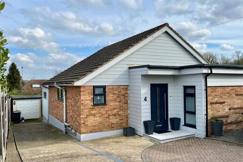 3 bedroom bungalow for sale - Edgehill Gardens, Istead Rise, Gravesend