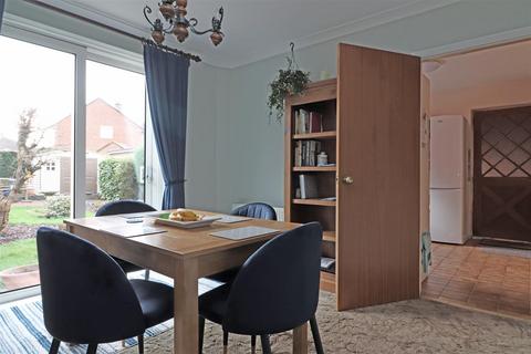 2 Brandsland, Reigate, RH2 7PB