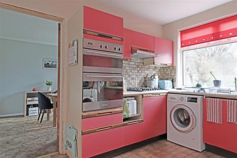 2 Brandsland, Reigate, RH2 7PB