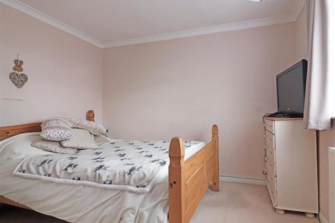 2 Brandsland, Reigate, RH2 7PB