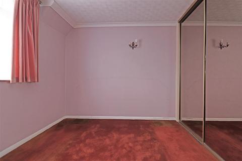 2 Brandsland, Reigate, RH2 7PB