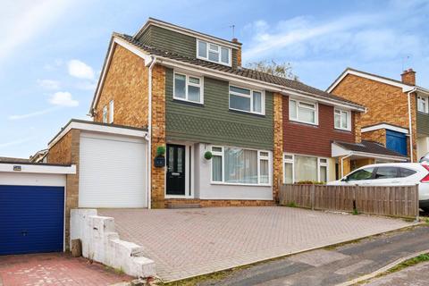4 bedroom semi-detached house for sale - Beresford Close, Chandler's Ford