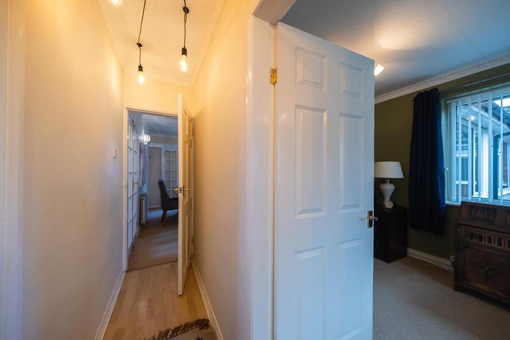 12 Hockenhull Crescent-011.jpg