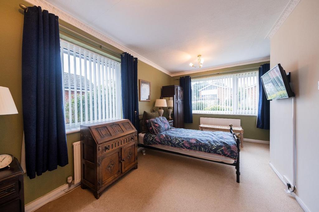 12 Hockenhull Crescent-014.jpg