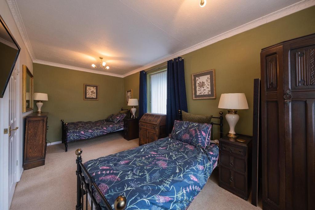 12 Hockenhull Crescent-013.jpg