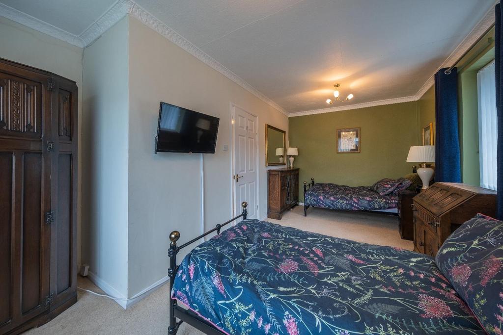12 Hockenhull Crescent-015.jpg