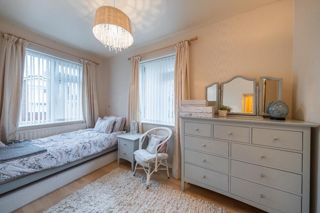 12 Hockenhull Crescent-016.jpg