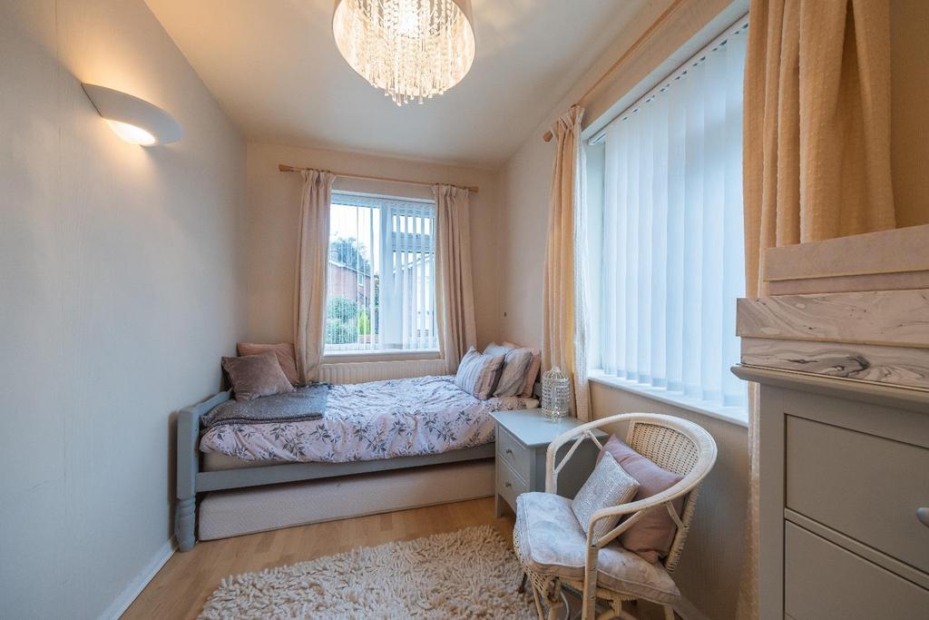 12 Hockenhull Crescent-017.jpg