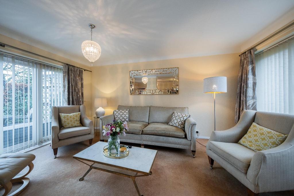 12 Hockenhull Crescent-022.jpg