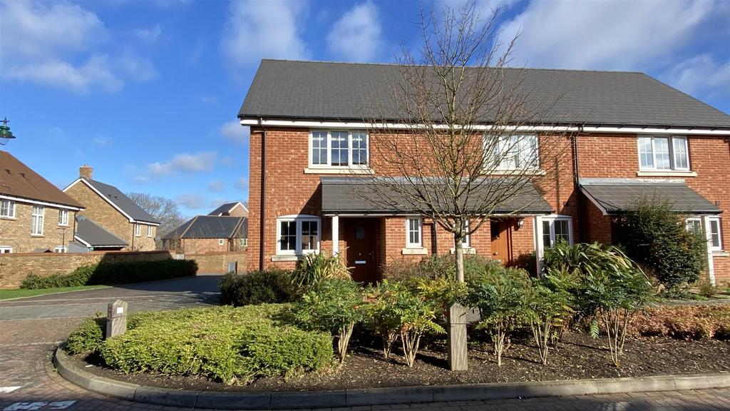 Beacon Avenue, Kings Hill, ME19 4LH 2 bed end of terrace house £1,450