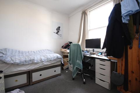 2 bedroom flat to rent, Elms Crescent, Clapham SW4