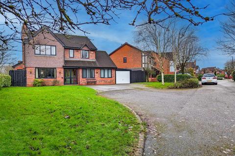 4 bedroom detached house for sale, Woodstock Close, Leigh