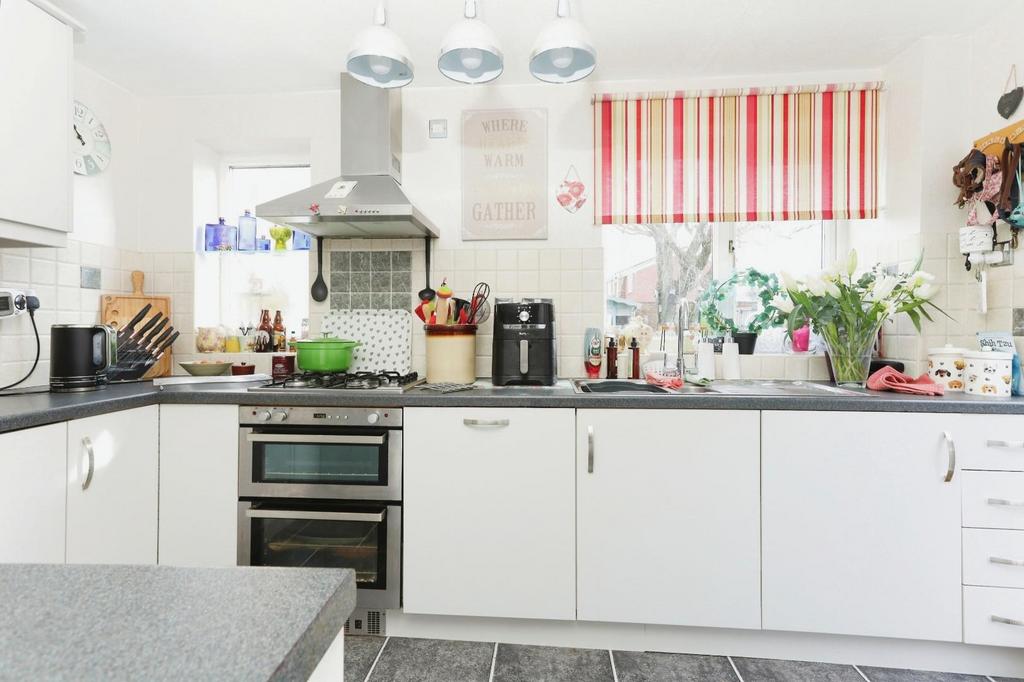 Grayling, Dosthill, Tamworth 2 bed semidetached house for sale £200,000