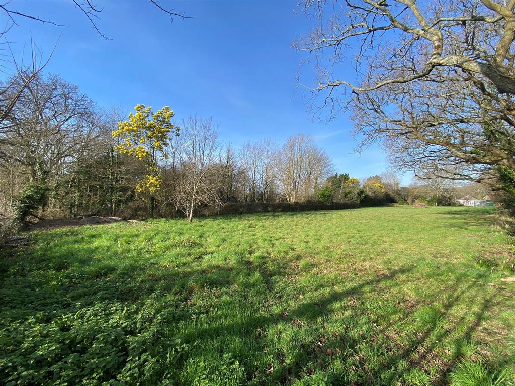 Pallance Road, Northwood 5 bed property with land for sale £195,000