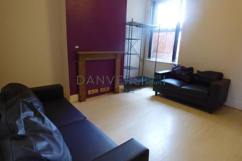 3 bedroom terraced house to rent, Windermere Street, Leicester LE2