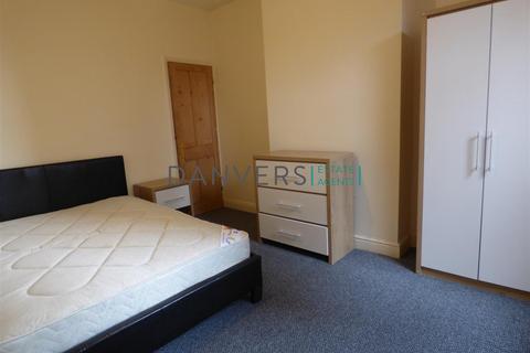 3 bedroom terraced house to rent, Windermere Street, Leicester LE2