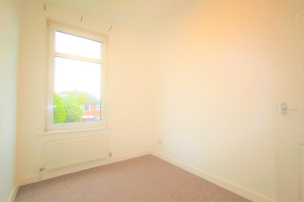 Poplar Avenue, Garforth, Leeds 2 bed terraced house to rent £850 pcm