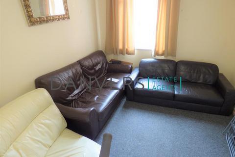 4 bedroom terraced house to rent, Luther Street, Leicester LE3