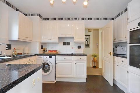 2 bedroom flat for sale, Blackwater Road, Eastbourne