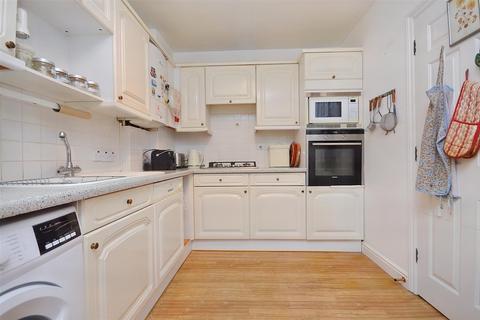 2 bedroom flat for sale, Granville Road, Eastbourne