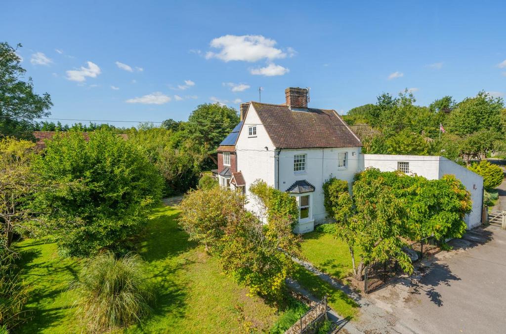 Castle Way, West Malling ME19 5 bed detached house for sale £775,000