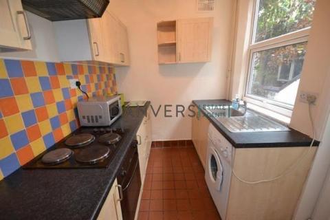 3 bedroom terraced house to rent, Wilberforce Road, Leicester LE3