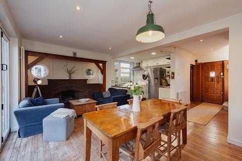 67 Broadhurst, Ashtead, KT21 1QD