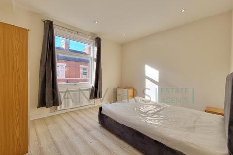 4 bedroom terraced house to rent, Ullswater Street, Leicester LE2