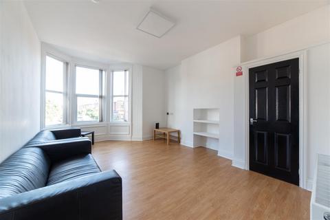 6 bedroom maisonette to rent, £85pppw - Simonside Terrace, Heaton, NE6