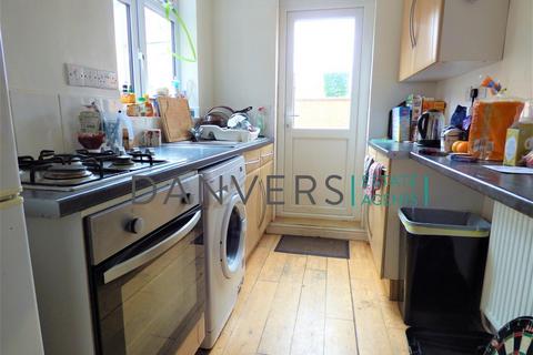 3 bedroom terraced house to rent, Grasmere Street, Leicester LE2