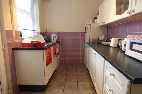 3 bedroom terraced house to rent, Grasmere Street, Leicester LE2