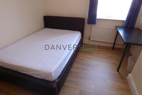 4 bedroom terraced house to rent, Ullswater Street, Leicester LE2