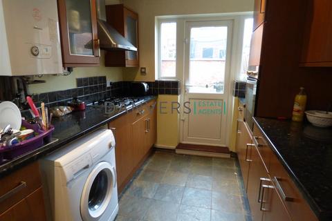 3 bedroom terraced house to rent, Cambridge Street, Leicester LE3