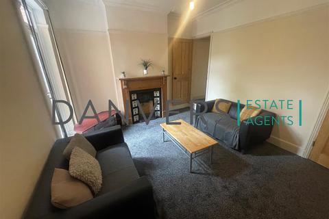 3 bedroom terraced house to rent, Gaul Street, Leicester LE3