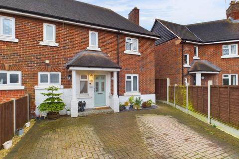 35 Ashgrove Avenue, Gloucester, GL4 4NF