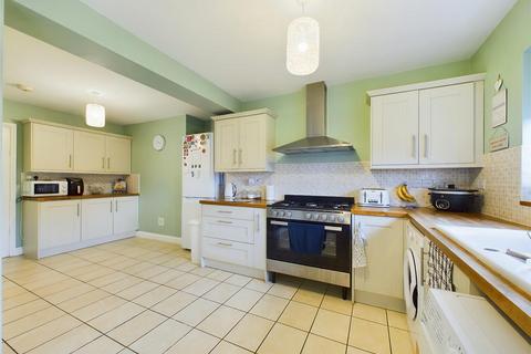 35 Ashgrove Avenue, Gloucester, GL4 4NF