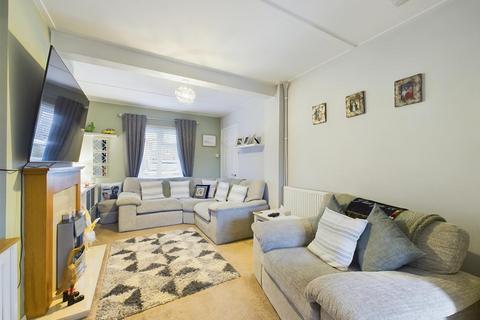 35 Ashgrove Avenue, Gloucester, GL4 4NF